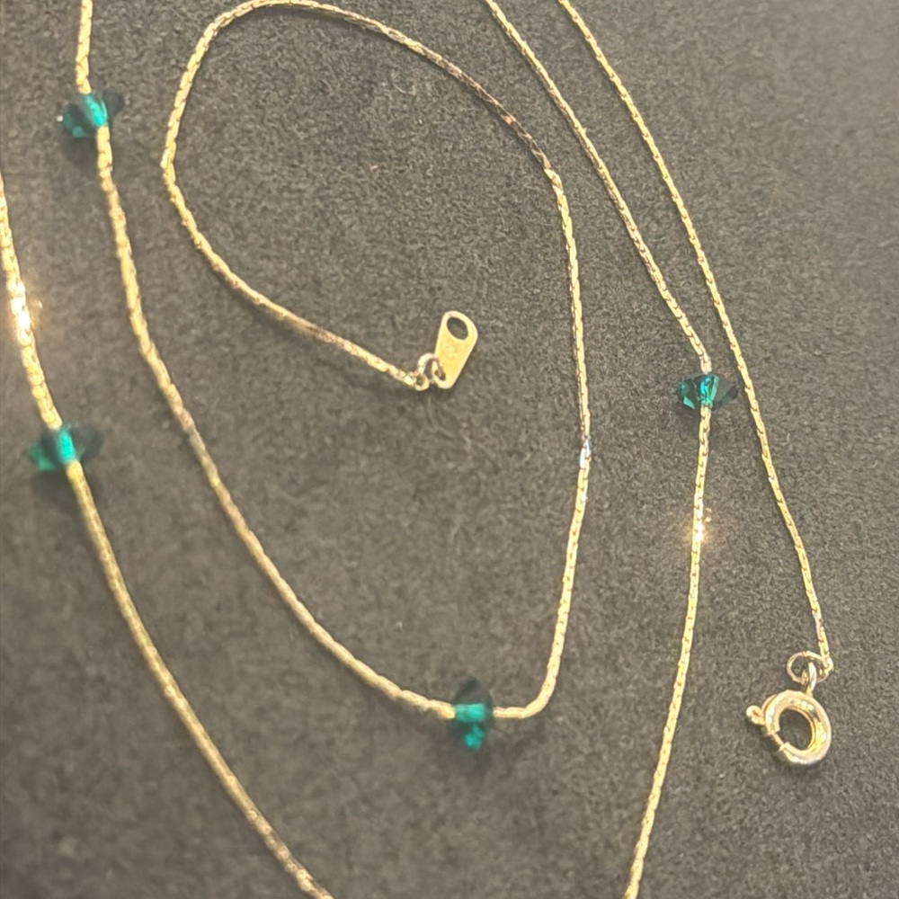 🛑🛑SOLD 🛑🛑Vintage Liquid Gold Necklace with Green Glass Crystals - Picture 7 of 17